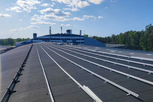 Solceller på tak hos Nyköpings Arenor