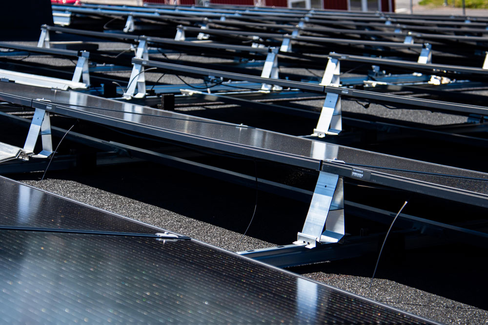Installation av solceller på ett tak
