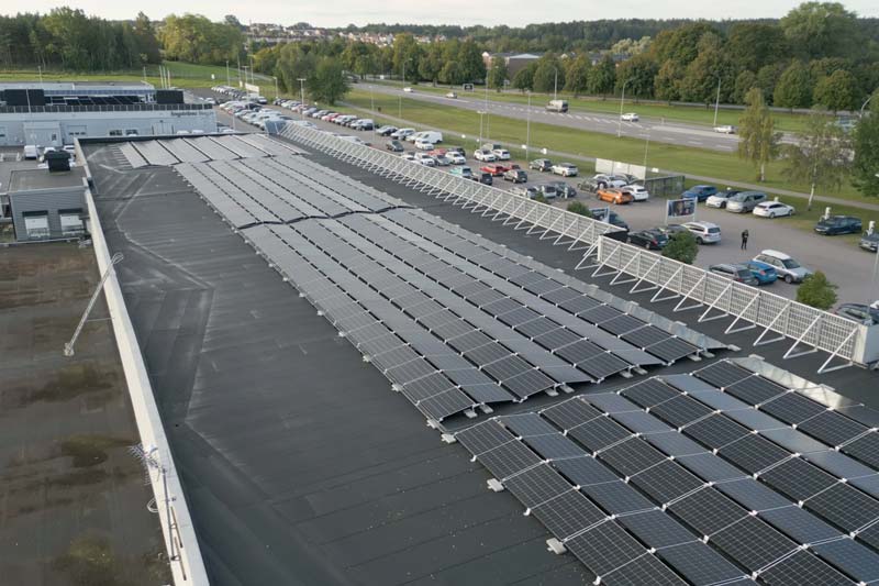 Solceller på ett företags tak